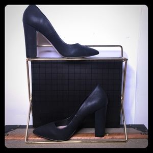 Comfortable Black Pumps